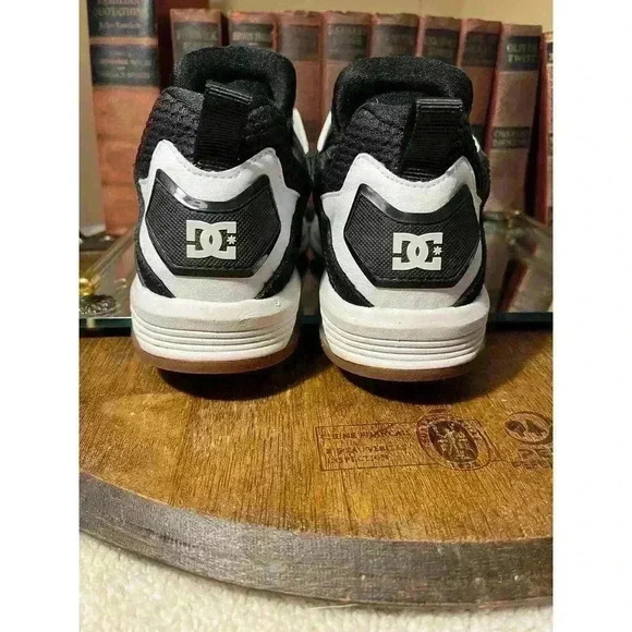 DC Vandium SE ADYS200067 Mens Black Suede Low Top Lace Up Skate Sneakers Shoes - Picture 8 of 10